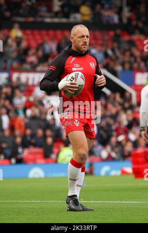 Manchester, Großbritannien. 24. September 2022. James Roby von St. Helens erwärmt sich am 24. September 2022 zwischen St. Helens und Leeds Rhinos in Old Trafford, Manchester, England. Foto von Ken Sparks. Nur zur redaktionellen Verwendung, Lizenz für kommerzielle Nutzung erforderlich. Keine Verwendung bei Wetten, Spielen oder Veröffentlichungen einzelner Clubs/Vereine/Spieler. Kredit: UK Sports Pics Ltd/Alamy Live Nachrichten Stockfoto