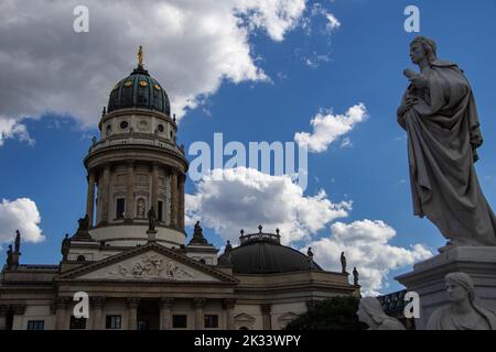 Berlin, Deutschland 28. Juni 2022, der Deutsche Dom in Berlin auf dem Gendarmenmarkt Stockfoto