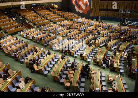 New York City, Usa. 24. September 2022. Ausländische Diplomaten bei der Generalversammlung der Vereinten Nationen. Kredit: Ryan Rahman/Alamy Live Nachrichten. Stockfoto