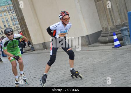 Berlin, Marathon - 24. September 2022 - Berlin-Marathon inlineskating am Brandenburger Tor. (Foto von Markku Rainer Peltonen) Stockfoto