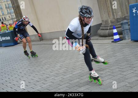 Berlin, Marathon - 24. September 2022 - Berlin-Marathon inlineskating am Brandenburger Tor. (Foto von Markku Rainer Peltonen) Stockfoto