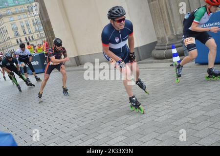 Berlin, Marathon - 24. September 2022 - Berlin-Marathon inlineskating am Brandenburger Tor. (Foto von Markku Rainer Peltonen) Stockfoto