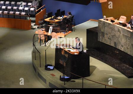 New York City, Usa. 24.. September 2022 der chinesische Staatsrat und Außenminister Wang Yi spricht auf der UN-Generalversammlung 77. in New York City. Kredit: Ryan Rahman/Alamy Live Nachrichten. Stockfoto