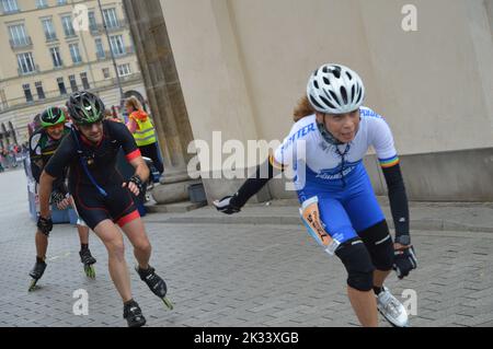 Berlin, Marathon - 24. September 2022 - Berlin-Marathon inlineskating am Brandenburger Tor. (Foto von Markku Rainer Peltonen) Stockfoto