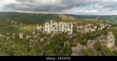 Felsen mit seltsamen Formen im Chaos von Montpellier-le-Vieux im nationalpark cevennes. Panorama, Panorama... Stadt der Steine, La Roque-Sainte-Ma Stockfoto