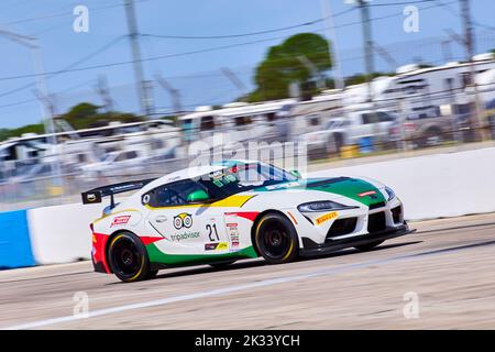 Sebring, FL, USA. 24.. September 2022. Fanatec GT World Challenge America Powered by AWS auf dem Sebring International Speedway, USA. Lieblingssportwagen von Marken wie Acura, Aston Martin, Ferrari, Lamborghini, Mercedes-AMG, Und Porsche wird die Beulen in Zentral-Florida zu kämpfen. Kredit: Yaroslav Sabitov/YES Market Media/Alamy Live Nachrichten Stockfoto