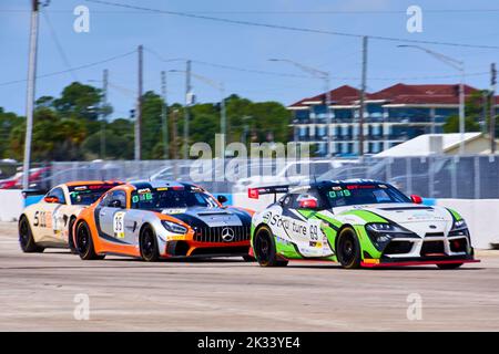 Sebring, FL, USA. 24.. September 2022. Fanatec GT World Challenge America Powered by AWS auf dem Sebring International Speedway, USA. Lieblingssportwagen von Marken wie Acura, Aston Martin, Ferrari, Lamborghini, Mercedes-AMG, Und Porsche wird die Beulen in Zentral-Florida zu kämpfen. Kredit: Yaroslav Sabitov/YES Market Media/Alamy Live Nachrichten Stockfoto