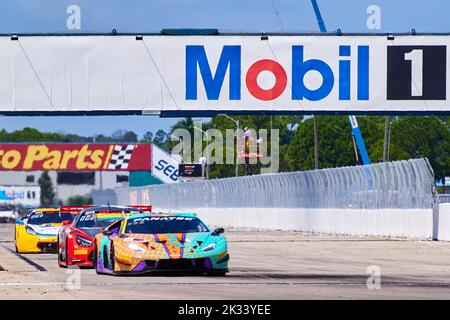 Sebring, FL, USA. 24.. September 2022. Fanatec GT World Challenge America Powered by AWS auf dem Sebring International Speedway, USA. Lieblingssportwagen von Marken wie Acura, Aston Martin, Ferrari, Lamborghini, Mercedes-AMG, Und Porsche wird die Beulen in Zentral-Florida zu kämpfen. Kredit: Yaroslav Sabitov/YES Market Media/Alamy Live Nachrichten Stockfoto