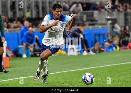 Jude Bellingham aus England in Aktion während der UEFA Nations League Ein Fußballspiel der Gruppe 3 zwischen Italien und England im San Siro Stadium stad Stockfoto