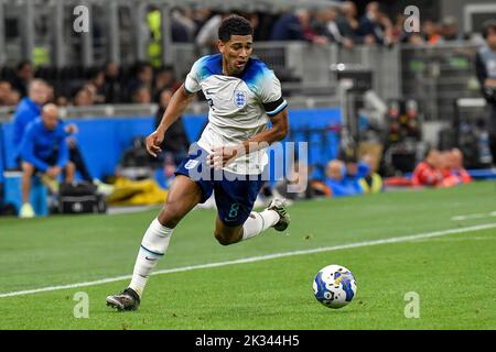 Jude Bellingham aus England in Aktion während der UEFA Nations League Ein Fußballspiel der Gruppe 3 zwischen Italien und England im San Siro Stadium stad Stockfoto