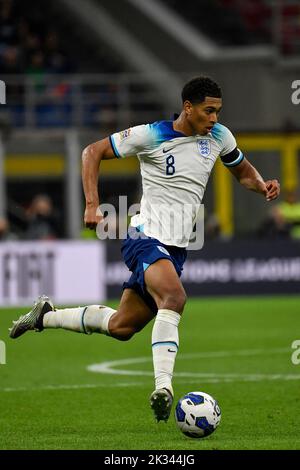Jude Bellingham aus England in Aktion während der UEFA Nations League Ein Fußballspiel der Gruppe 3 zwischen Italien und England im San Siro Stadium stad Stockfoto