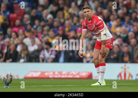 Manchester, Großbritannien. 24. September 2022. Tommy Makinson #2 von St Helens wandelt einen Torstoß während des 25. Betfred Super League Grand Final Matches St Helens gegen Leeds Rhinos in Old Trafford, Manchester, Großbritannien, 24.. September 2022 (Foto von David Greaves/News Images) in Manchester, Großbritannien am 9/24/2022. (Foto von David Greaves Fotos/ Via/News Images/Sipa USA) Quelle: SIPA USA/Alamy Live News Stockfoto