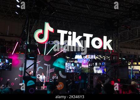 Chiba, Japan. 17. September 2022. TikTok Stand auf der Tokyo Game Show 2022. Nach einer zweijährigen Pause, die durch die Covid-19-Pandemie erzwungen wurde, kehrte die Tokyo Game Show zur Makuhari Messe in Chiba, Japan, zurück. (Foto: Stanislav Kogiku/SOPA Images/Sipa USA) Quelle: SIPA USA/Alamy Live News Stockfoto
