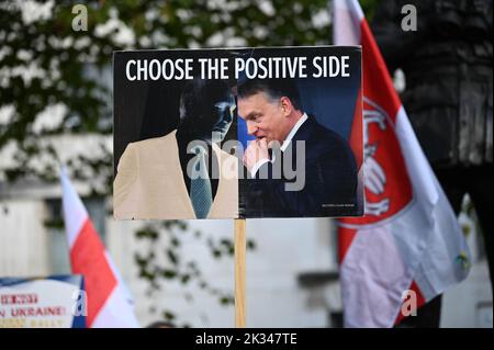 Die Ukraine hat ihre Proteste gegen die russische Invasion in der Ukraine fortgesetzt. Nach der Beerdigung von Elizabeth II. In der Downing Street rief die Welt dazu auf, die Ukraine, London, Großbritannien zu unterstützen. 24.. September 2022. Stockfoto