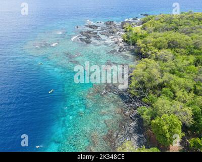 Luftaufnahme der Kealakekua Bay am Ende des Captain James Cook Monument Trail, Kealakekua Bay State Historical Park, Big Island, Hawaii, USA Stockfoto