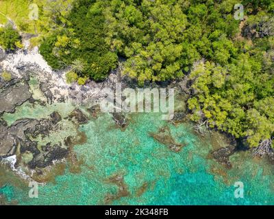 Luftaufnahme der Kealakekua Bay am Ende des Captain James Cook Monument Trail, Kealakekua Bay State Historical Park, Big Island, Hawaii, USA Stockfoto