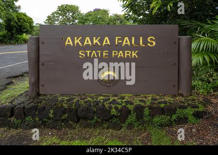 Eintrittsschild zum Akaka Falls State Park, Hilo, Big Island, Hawaii, USA, Nordamerika Stockfoto