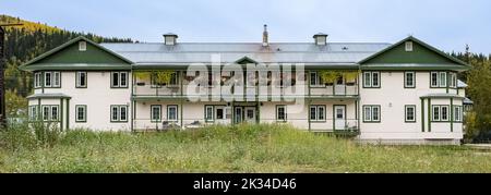 Dawson City in Yukon, Kanada, farbenfrohe Häuser im alten Dorf des Goldrausches Stockfoto