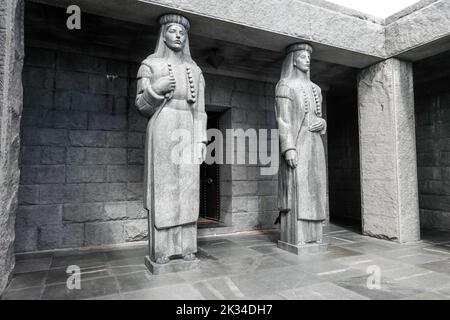 Das Mausoleum von Njegoš ist ein Mausoleum zwischen Petar II. Petrović Njegoš, das sich auf dem Gipfel des Berges Lovćen, 21 Kilometer von Cetinje entfernt, befindet. Es wurde gebaut Stockfoto