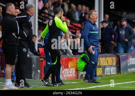 Mickey Mellon Manager von Tranmere Rovers ist frustriert während des Sky Bet League 2-Spiels Walsall gegen Tranmere Rovers im Banks's Stadium, Walsall, Großbritannien, 24.. September 2022 (Foto von Phil Bryan/News Images) Stockfoto