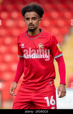 Walsall, Großbritannien. 24. September 2022. Jacob Maddox #16 von Walsall während des Sky Bet League 2-Spiels Walsall gegen Tranmere Rovers im Banks's Stadium, Walsall, Großbritannien, 24.. September 2022 (Foto von Phil Bryan/News Images) in Walsall, Großbritannien am 9/24/2022. (Foto von Phil Bryan/News Images/Sipa USA) Quelle: SIPA USA/Alamy Live News Stockfoto