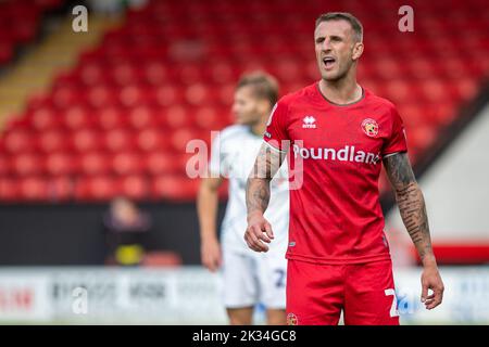 Walsall, Großbritannien. 24. September 2022. Peter Clarke #26 von Walsall während des Sky Bet League 2-Spiels Walsall gegen Tranmere Rovers im Banks's Stadium, Walsall, Großbritannien, 24.. September 2022 (Foto von Phil Bryan/News Images) in Walsall, Großbritannien am 9/24/2022. (Foto von Phil Bryan/News Images/Sipa USA) Quelle: SIPA USA/Alamy Live News Stockfoto