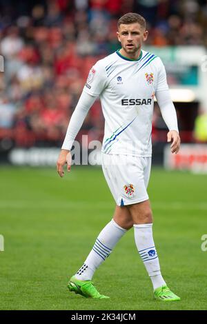 Walsall, Großbritannien. 24. September 2022. Reece McAlear #8 von Tranmere Rovers während des Sky Bet League 2-Spiels Walsall gegen Tranmere Rovers im Banks's Stadium, Walsall, Großbritannien, 24.. September 2022 (Foto von Phil Bryan/News Images) in Walsall, Großbritannien am 9/24/2022. (Foto von Phil Bryan/News Images/Sipa USA) Quelle: SIPA USA/Alamy Live News Stockfoto