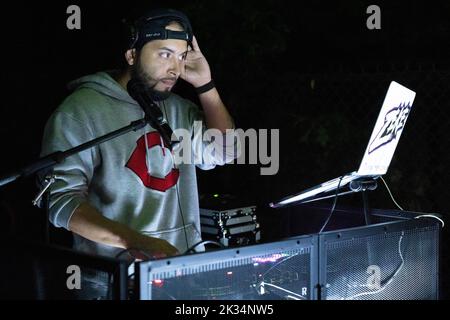 Allston, MA, USA. 22. September 2022. Zeke, der DJ, tritt am 22. September 2022 beim Joe Rez Herbst '22 Konzert in Allston auf. Kredit: Katy Rogers/Media Punch/Alamy Live Nachrichten Stockfoto