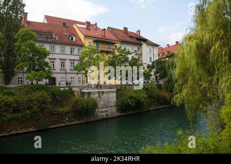 Ljubljana, Slowenien - September 3. 2022. Der Fluss Ljubljanici in Ljubljana, Slowenien Stockfoto