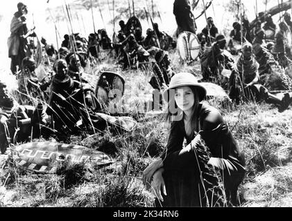 BARBRA STREISAND und afrikanische Ureinwohner in UP THE SANDBOX 1972 Regie IRVIN KERSHNER Roman Anne Richardson Roiphe Drehbuch Paul Zindel Kostümbild Albert Wolsky Barwood Films / First Artists / National General Picters Stockfoto