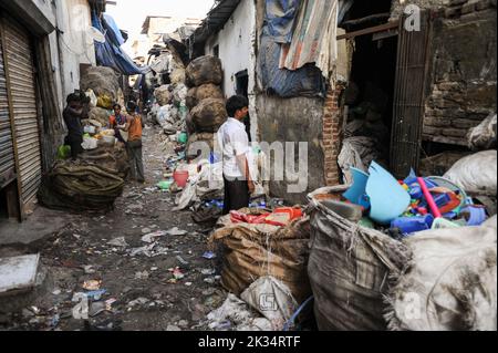 11.12.2011, Mumbai, Maharashtra, Indien, Asien - recycelbarer Kunststoffabfall bei einem Recyclingunternehmen im Slum Dharavi in Mumbai. Stockfoto