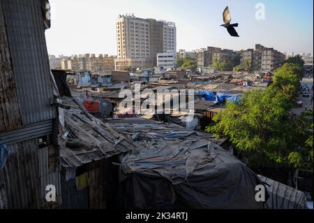 11.12.2011, Mumbai, Maharashtra, Indien, Asien - erhöhte Ansicht von einfachen Wohnungen und schamlose Hütten in der Dharavi Slum-Gegend von Mumbai. Stockfoto