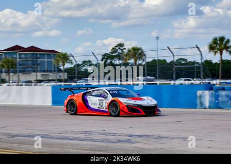 Sebring, FL, USA. 24.. September 2022. Fanatec GT World Challenge America Powered by AWS auf dem Sebring International Speedway, USA. Lieblingssportwagen von Marken wie Acura, Aston Martin, Ferrari, Lamborghini, Mercedes-AMG, Und Porsche wird die Beulen in Zentral-Florida zu kämpfen. Kredit: Yaroslav Sabitov/YES Market Media/Alamy Live Nachrichten Stockfoto