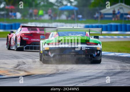 Sebring, FL, USA. 24.. September 2022. Fanatec GT World Challenge America Powered by AWS auf dem Sebring International Speedway, USA. Lieblingssportwagen von Marken wie Acura, Aston Martin, Ferrari, Lamborghini, Mercedes-AMG, Und Porsche wird die Beulen in Zentral-Florida zu kämpfen. Kredit: Yaroslav Sabitov/YES Market Media/Alamy Live Nachrichten Stockfoto