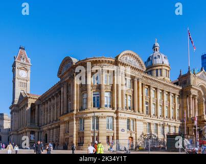 viktorianisches Rathaus und Uhrturm 2022 im zentrum von birmingham Stockfoto