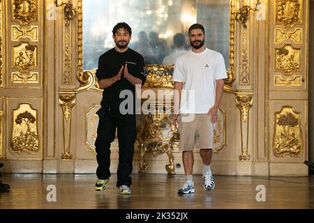 Mailand, Italien. 24. September 2022. TRUSSARDI SS23 Runway während der Mailänder Modewoche am 2022. September - Mailand, Italien. 24/09/2022 Credit: dpa/Alamy Live News Stockfoto