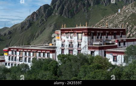 Drepung ist das größte aller tibetischen Klöster und befindet sich auf dem Gambo Utse Berg, am Fuße des Mount Gephel. Tibet Stockfoto