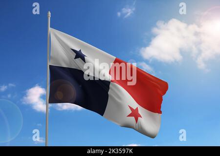 Flagge von Panama am blauen Himmel. 3D Abbildung. Stockfoto