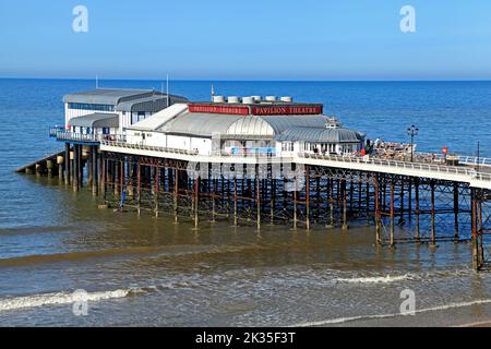 Cromer Pier und Strand, Nordsee, Norfolk, England, Großbritannien Stockfoto