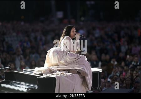 New York, USA. 24. September 2022. Die spanische Sängerin Rosalia tritt während des Global City Festivals 2022 auf dem Great Lawn of Central Park, New York, NY, am 24. September 2022 auf. Das Global Citizens Festival feiert 10 Jahre und appelliert an die Staats- und Regierungschefs der Welt, den Planeten zu verteidigen, extreme Armut zu bekämpfen und Frauen weltweit zu stärken. (Foto von Anthony Behar/Sipa USA) Quelle: SIPA USA/Alamy Live News Stockfoto