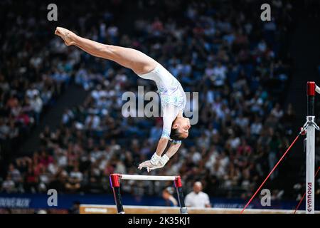 MACIAS Sira aus Argentinien (ungleiche parallele oder asymmetrische Barren der Frauen) während der FIG World Cup Challenge 'Internationaux de France', Kunstturnen-Veranstaltung in der AccorHotels Arena am 24. September 2022 in Paris, Frankreich. Stockfoto