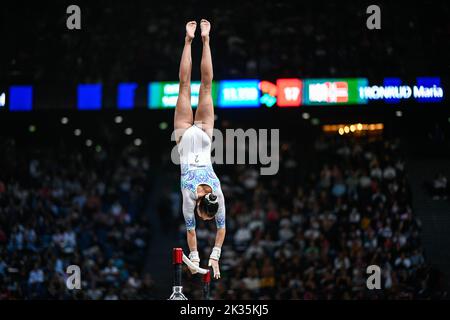 MACIAS Sira aus Argentinien (ungleiche parallele oder asymmetrische Barren der Frauen) während der FIG World Cup Challenge 'Internationaux de France', Kunstturnen-Veranstaltung in der AccorHotels Arena am 24. September 2022 in Paris, Frankreich. Stockfoto