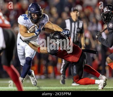 Ottawa, Kanada. 24. September 2022. AJ Ouellette (34) der Toronto Argonauts in einem regulären Saison Canadian Football League (CFL) Spiel zwischen den Toronto Argonauts auf den Ottawa Redblacks. Die Argonauten gewannen das Spiel 45-15. Stockfoto