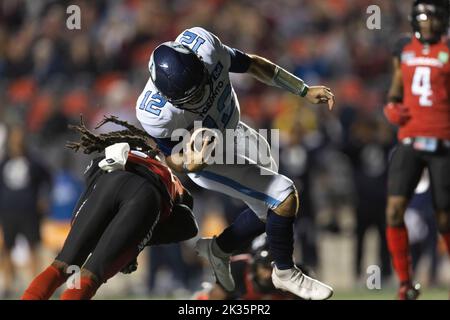 Ottawa, Kanada. 24. September 2022. Chad Kelly (12) der Toronto Argonauts in einem regulären Saison-Spiel der Canadian Football League (CFL) zwischen den Toronto Argonauts bei den Ottawa Redblacks. Die Argonauten gewannen das Spiel 45-15. Stockfoto