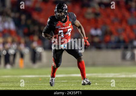 Ottawa, Kanada. 24. September 2022. Dan Basambombo (44) von den Ottawa Redblacks in einem regulären Saison Canadian Football League (CFL) Spiel zwischen den Toronto Argonauts bei den Ottawa Redblacks. Die Argonauten gewannen das Spiel 45-15. Stockfoto