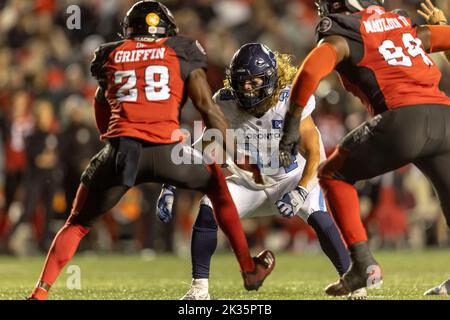 Ottawa, Kanada. 24. September 2022. AJ Ouellette (34) der Toronto Argonauts in einem regulären Saison Canadian Football League (CFL) Spiel zwischen den Toronto Argonauts auf den Ottawa Redblacks. Die Argonauten gewannen das Spiel 45-15. Stockfoto