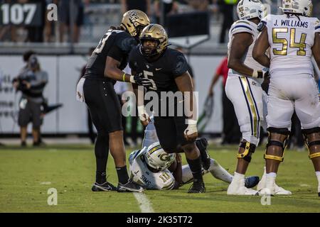24. September 2022: UCF Knights defensive Tackle Ricky Barber (5) feiert während des NCAA-Fußballspiels zwischen den Georgia Tech Yellow Jackets und den University of Central Florida Knights im FBC Mortgage Stadium Orlando, FL, einen Sack. Jonathan Huff/CSM. Stockfoto