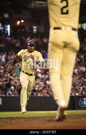 Arizona Diamondbacks linker Feldspieler Stone Garrett (46) lädt sich im fünften Inning eines MLB-Baseballspiels gegen die San Francisco Giants auf Frid nach Hause ein Stockfoto