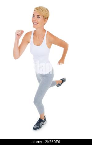 Workouts machen ihr ein tolles Gefühl. Eine sportliche junge Frau auf Weiß isoliert. Stockfoto