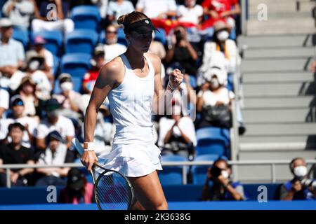 Tokio, Japan. 25. September 2022. Liudmila SAMSONOVA in Aktion gegen Qinwen ZHENG (CHN) während ihres Einzel-Finalmatches beim TORAY PAN PACIFIC OPEN TENNIS TURNIER 2022 im Ariake Coliseum. Das Turnier findet vom 17. Bis 25. September statt. (Bild: © Rodrigo Reyes Marin/ZUMA Press Wire) Bild: ZUMA Press, Inc./Alamy Live News Stockfoto